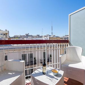 Central & Elegant Loft - With Balcony